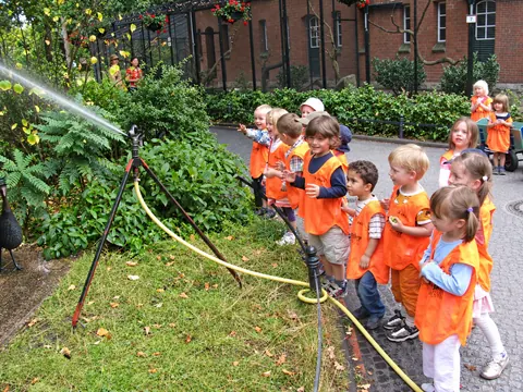 Wasserspiele im Garten